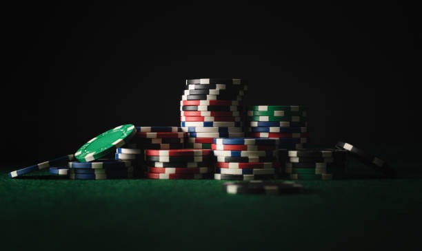 Card hand display and betting controls on suntogel